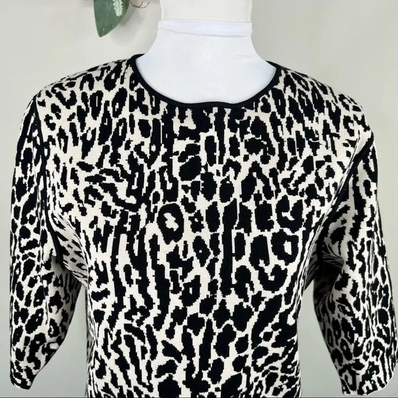 Ann Taylor Black and Cream Animal Print Structured Knit Top Size S - Picture 6 of 13